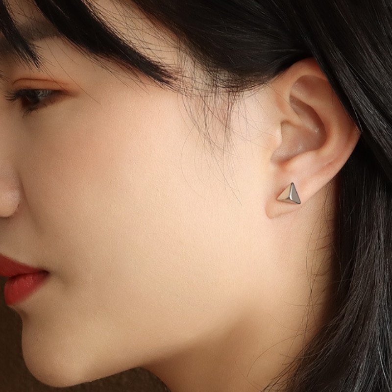 Bông Tai Tam Giác Nhỏ Xinh Titan Ko Han Rỉ TT 3962