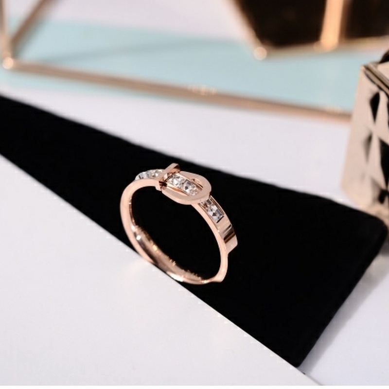 Nhẫn Thép Titan Không Phai Màu Đính Đá Zircon Đơn Giản Thời Trang