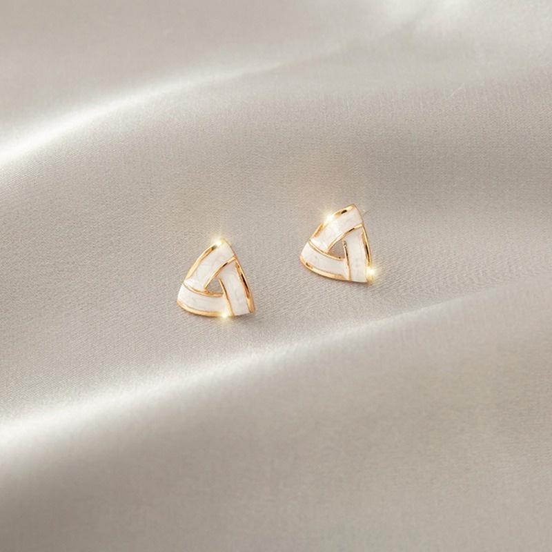 Khuyên Tai Dáng Ôm Đính Ngọc Trai Phong Cách Thời Trang Hàn Quốc Mới