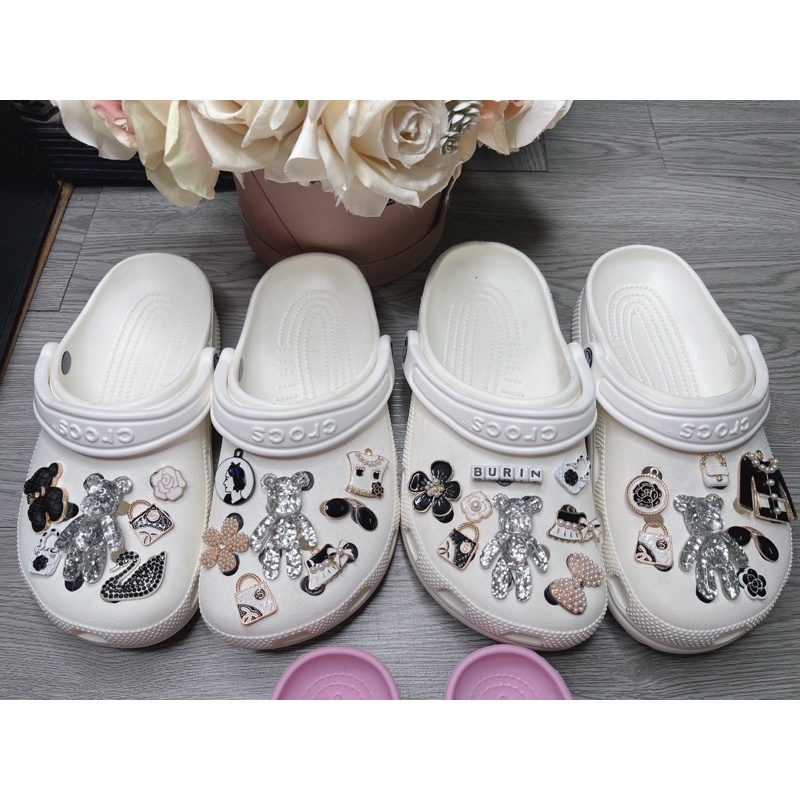 Dép crocs xuất xịn fullcharm TÊN!Khách mua ghi chú  TRAI hay GÁI để shop mix