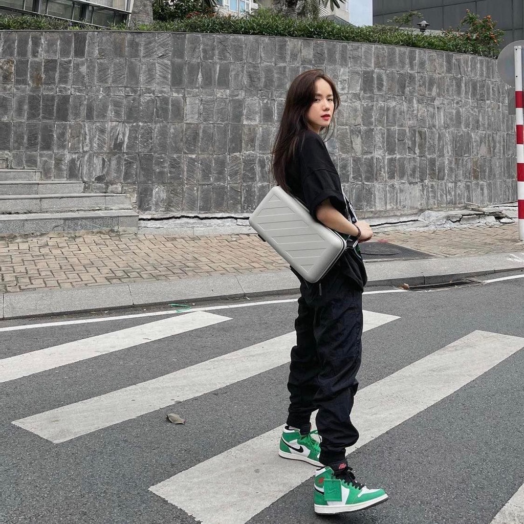 Set Phụ Kiện Chính Hãng Off-white x Amore Pacific Protection Box - 5 Món Làm Đẹp Và Bảo Vệ Sức Khoẻ - halasneaker.com