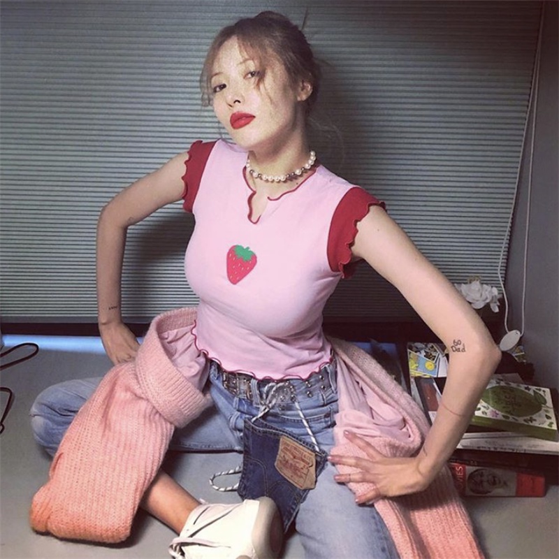 DUNEA Áo Sát Nách Cổ Chữ V Gợn Sóng Hoạ Tiết Dâu Tây Ngọt Ngào 3.3