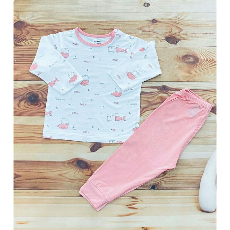 Bộ dài bé gái Avaler sợi tre cài vai size 6m-4y