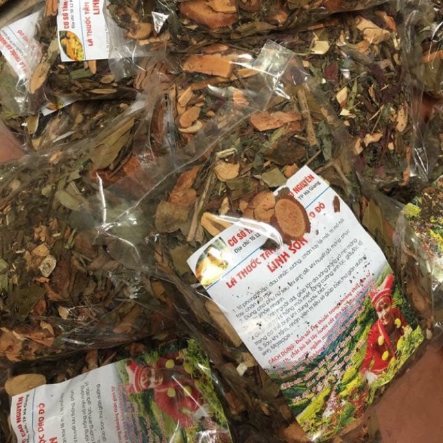 Lá tắm dân tộc giao đỏ chống sản hậu cho phụ nữ sau sinh