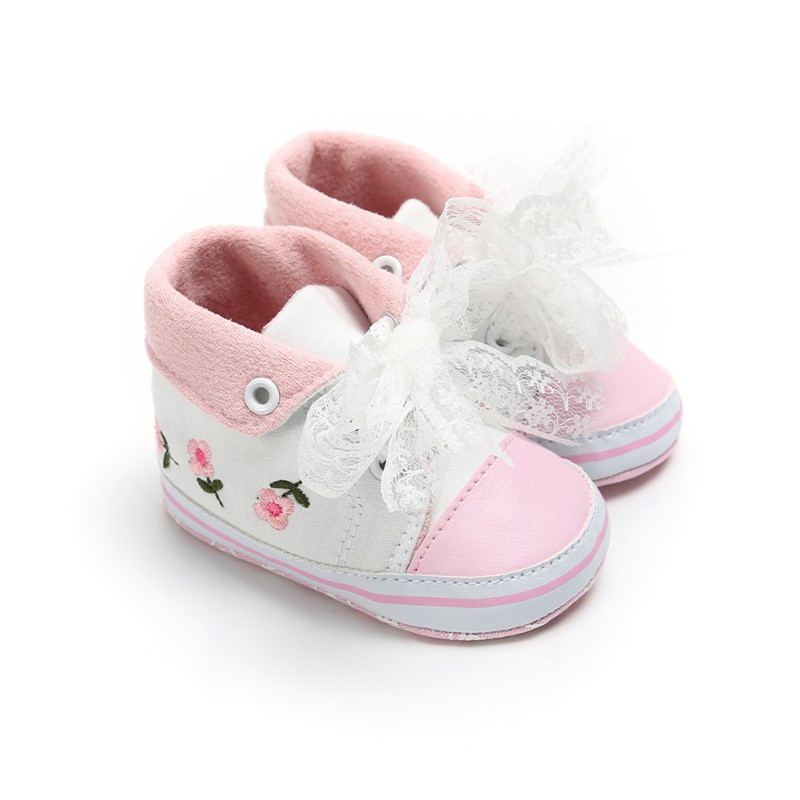 Giày thêu hoa mềm mại cho bé