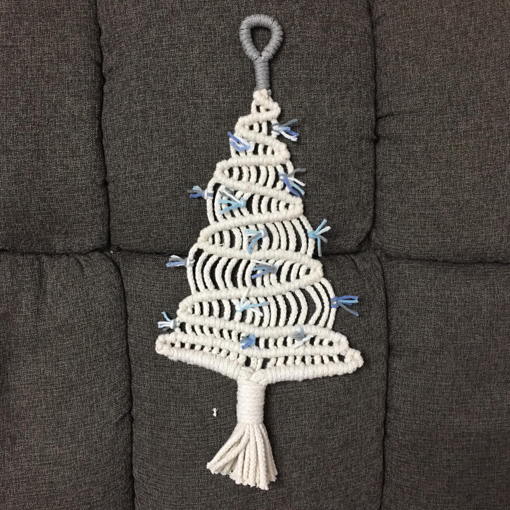 Phụ kiện trang trí cây thông Noel bằng cây thông macrame mini đẹp, xinh xắn gắn lên cây thông dịp 25/12 - pine macrame