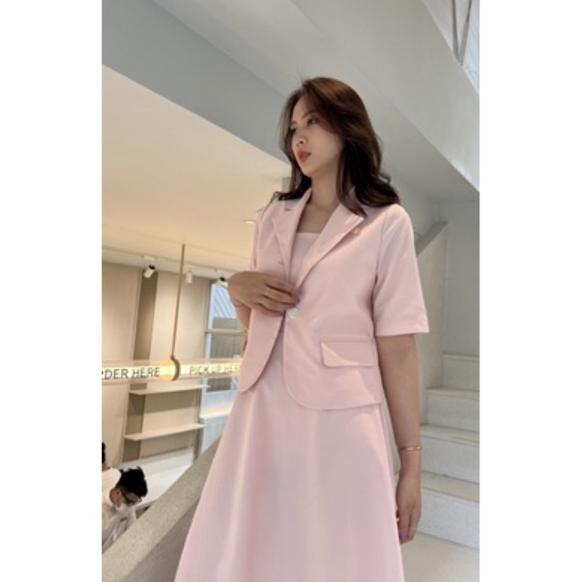 Blazer Huien thiết kế dáng lửng cộc màu hồng siêu hot, siêu xinh | BigBuy360 - bigbuy360.vn