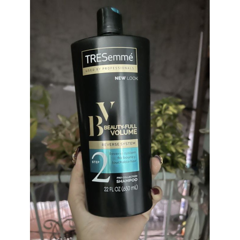 Dầu gội làm dày và phồng chân tóc TRESEMME 650ml