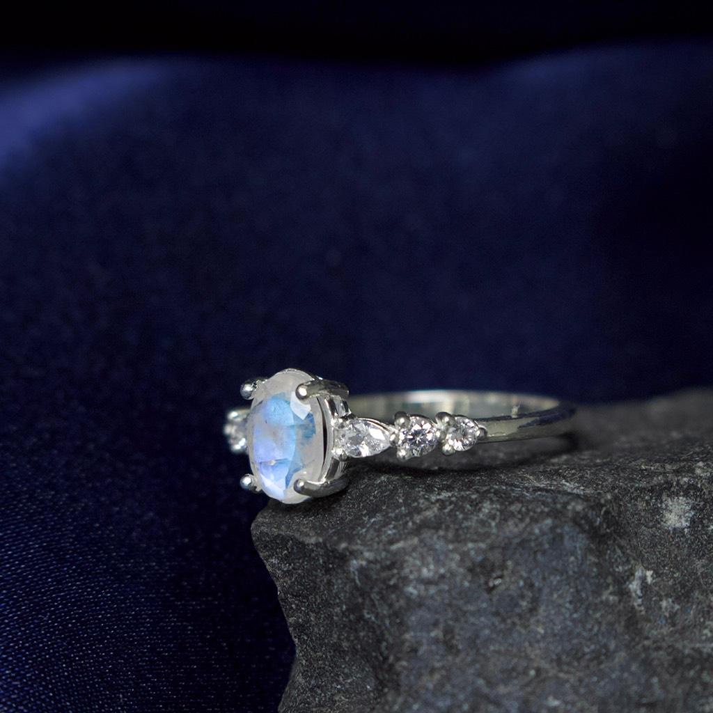 Nhẫn Moonstone Cắt Giác Viền Đá NMCGO22B Patronus