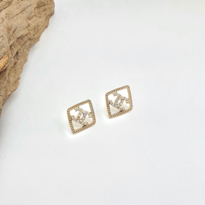 Bông tại chanel hình thoi