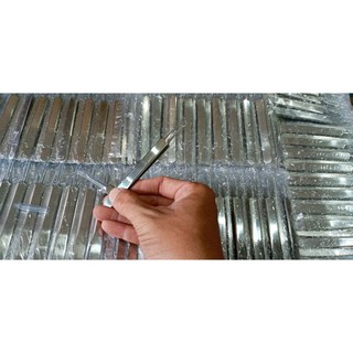 Combo 10 nhíp gắp mụn bằng inox như hình, giá 200.000 đồng, sản phẩm không thể thiếu trong các spa và viện thẩm mỹ.