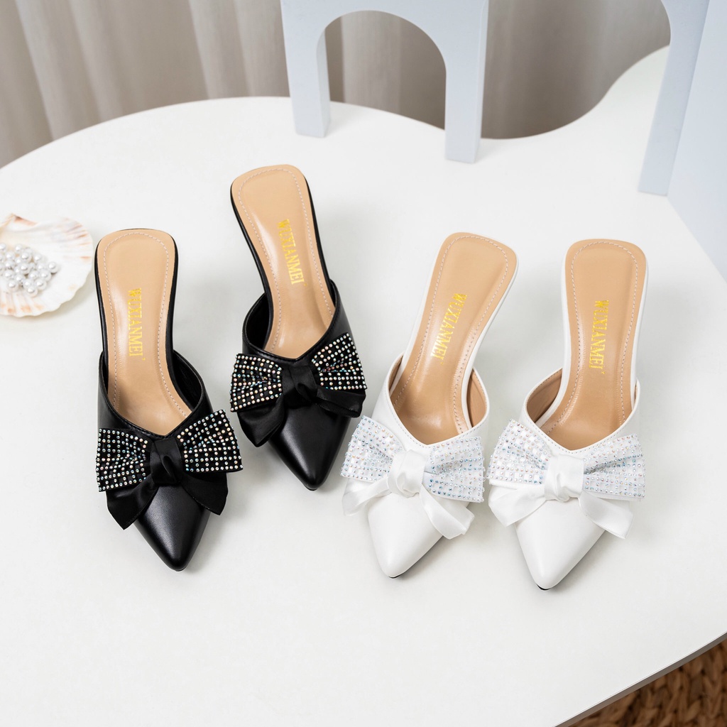 Giày cao gót bít mũi 5cm gót nhọn lơ vải hai màu đen trắng