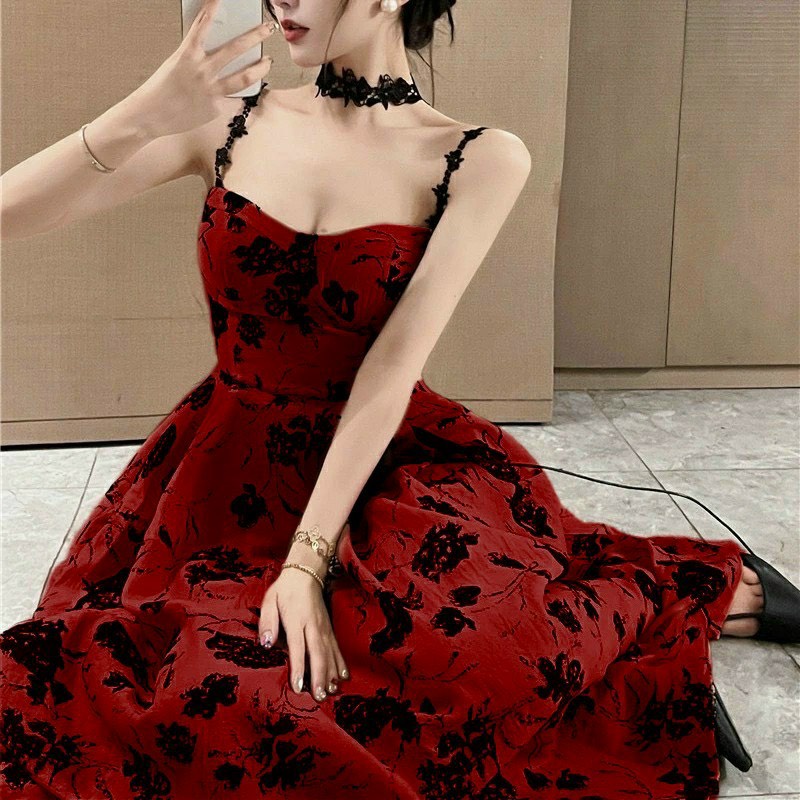 Đầm xòe cúp ngực hai dây có mút kèm vòng cổ