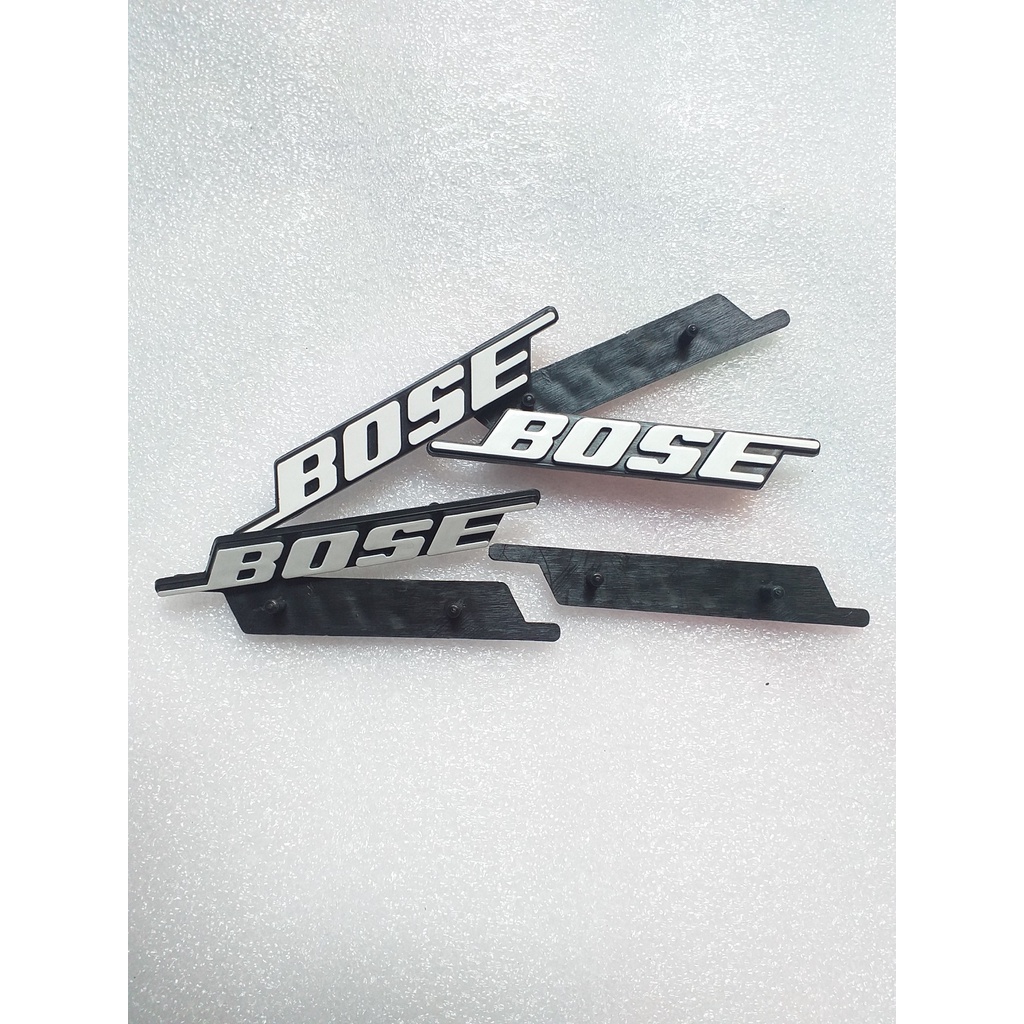 TEM LOA DÁN THÙNG THƯƠNG HIỆU BOSE 502 LOẠI ZIN, KÍCH THƯỚC 8,5cm x 1,0CM - NHỰA CỨNG KHÔNG KEO DÍNH- GIÁ 1 TEM