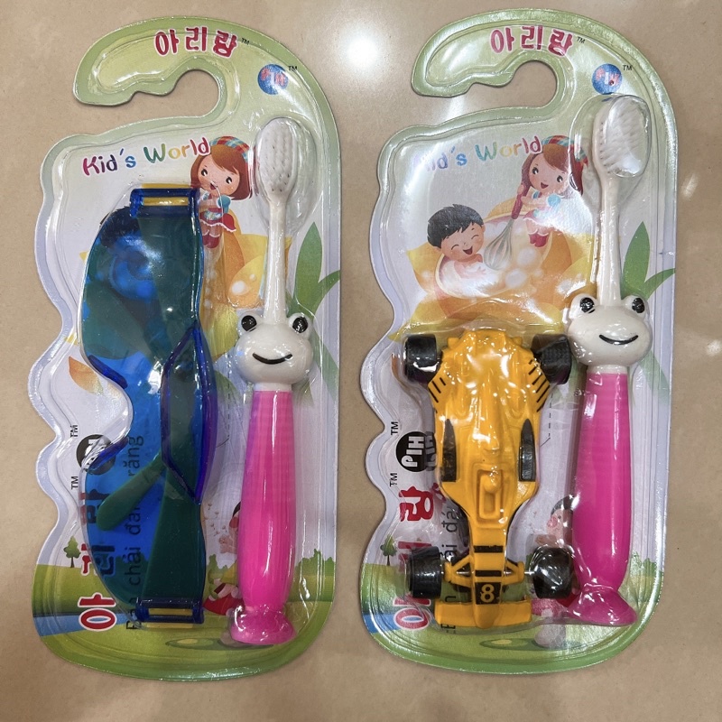 Bàn chải trẻ em kèm đồ chơi P/H