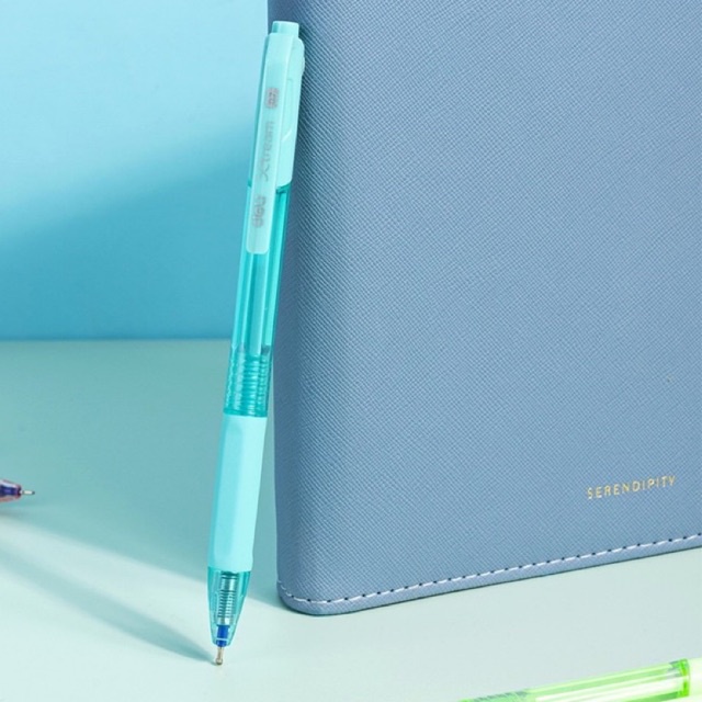 Bút bi bấm văn phòng mực xanh ngòi 0.7mm Deli giá rẻ viết nét đều trơn tru cho học sinh có đệm tay cao su EQ199