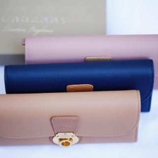Ví cầm tay burberry