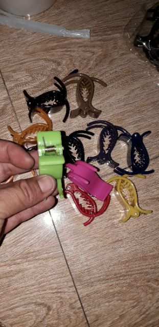 Set 6 cái cạp tóc bằng nhựa có 3 càng