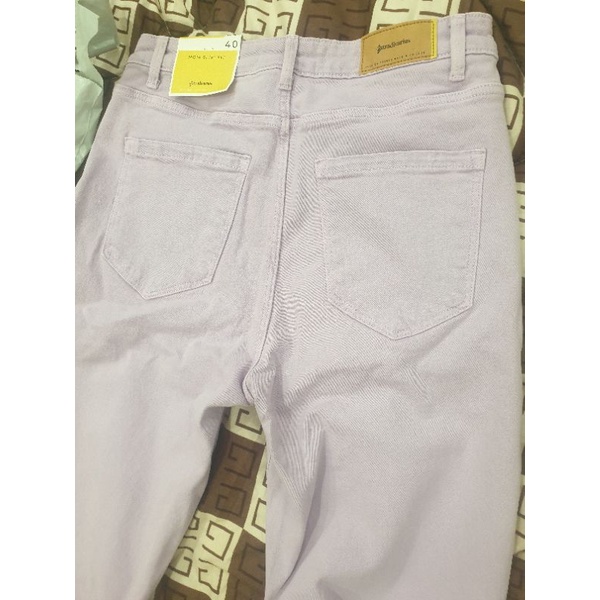 Thanh lý quần mom slim fit jeans auth  Stradivarius size 40 tím lilac