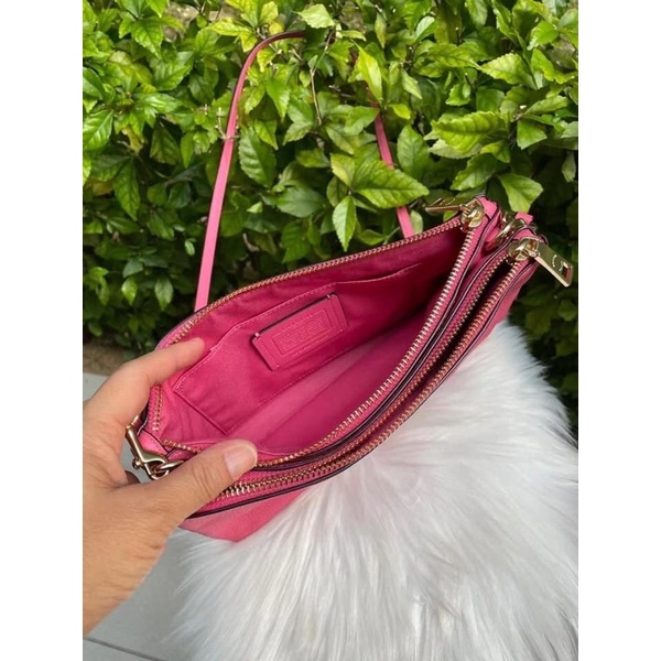 Túi xách Coach màu Hồng xinh -chính hãng