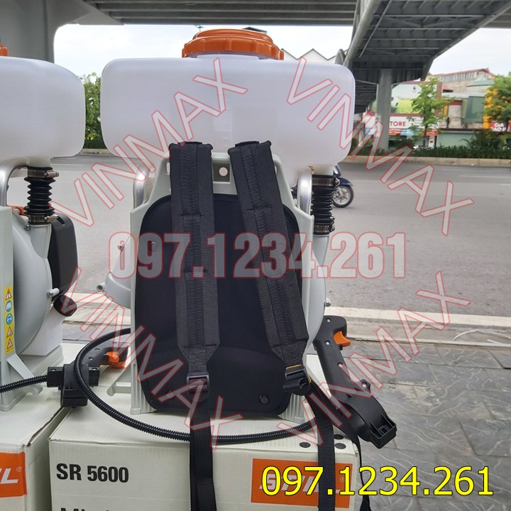 Máy phun hóa chất diệt khuẩn sân bóng nhanh gọn lẹ đánh bay vi trùng