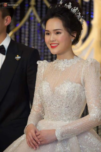 Váy cưới thiết kế theo mẫu áo của Quỳnh Anh