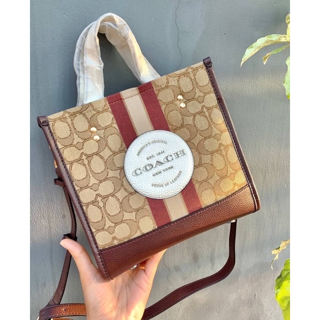 TNS - Túi tote form vuông hottrend Coashi field dempsey tote-chất canvas phối da tone màu nâu kem chữ C đặc trưng hãng