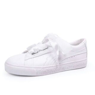 Order giày thể thao màu trắng sneaker