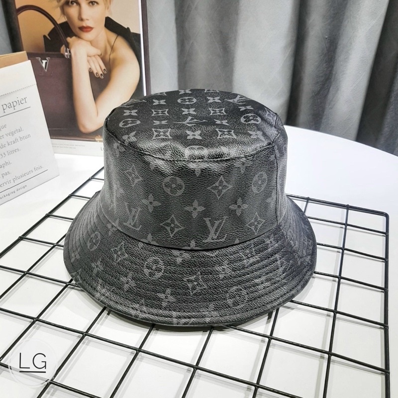 Cặp mũ bucker và lưỡi trai LV da