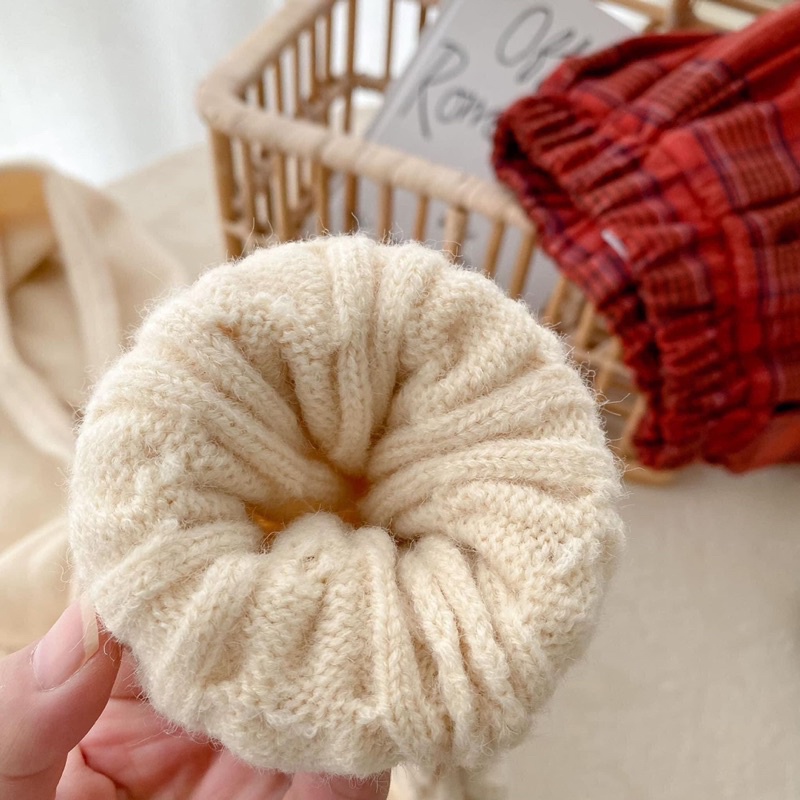 Set áo len kèm chân váy cho bé gái