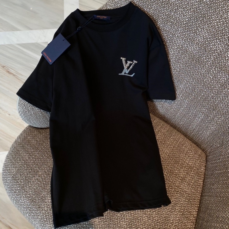 Áo thun nữ tay ngắn dáng rộng thương hiệu Louis Vuitton LV cao cấp mẫu 2022