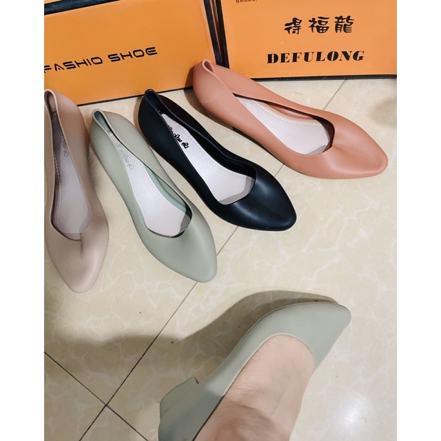 giày nữ mũi nhọn cao gót chất liệu nhựa thái dẻo cao cấp( không chọn màu )