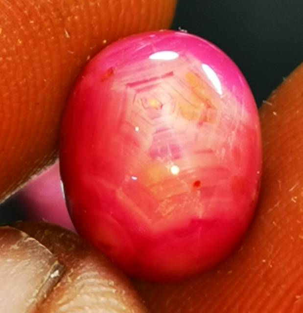 Đá Ruby Tự Nhiên Kiểu Dáng Cổ Điển