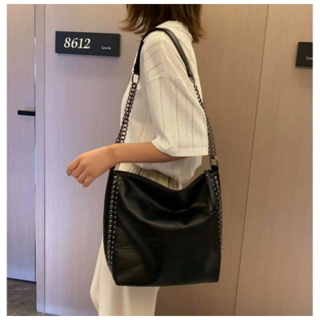 TÚI DA ĐINH HOT / TÚI TOTE NẠM ĐINH ULZZANG