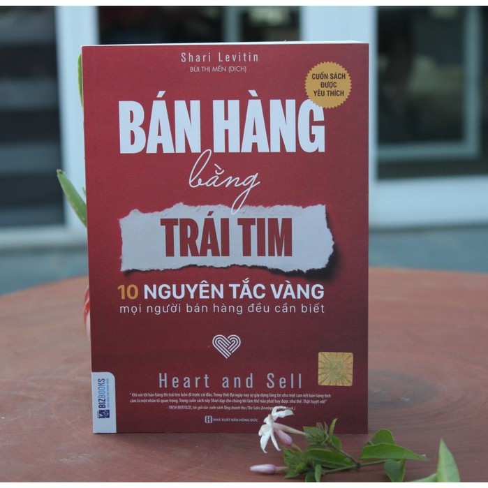 Sách - Bán Hàng Bằng Trái Tim