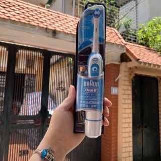 Bàn chải điện đánh răng BRAUN Oral-B