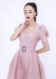 Váy công chúa hồng
