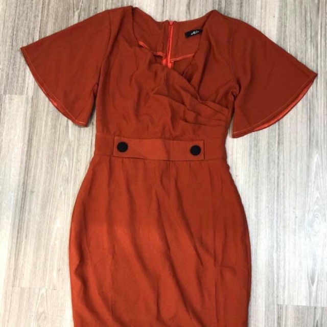 Đầm body phối tay loe
