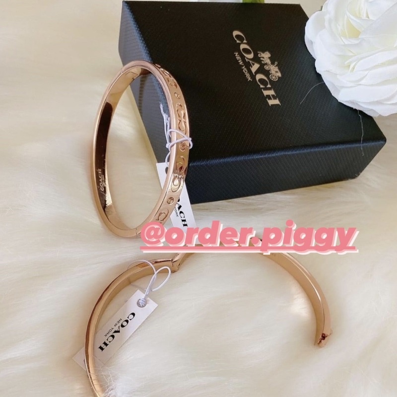 Vòng Tay Coach Kissing C Hinged Fullbox - Chính hãng