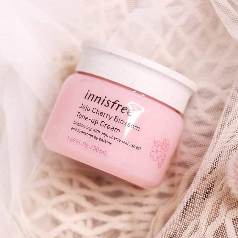 Kem Dưỡng Nâng Tông Da Trắng Sáng Chiết Xuất Hoa Anh Đào Innisfree Jeju Cherry Blossom Tone Up Cream 50ml
