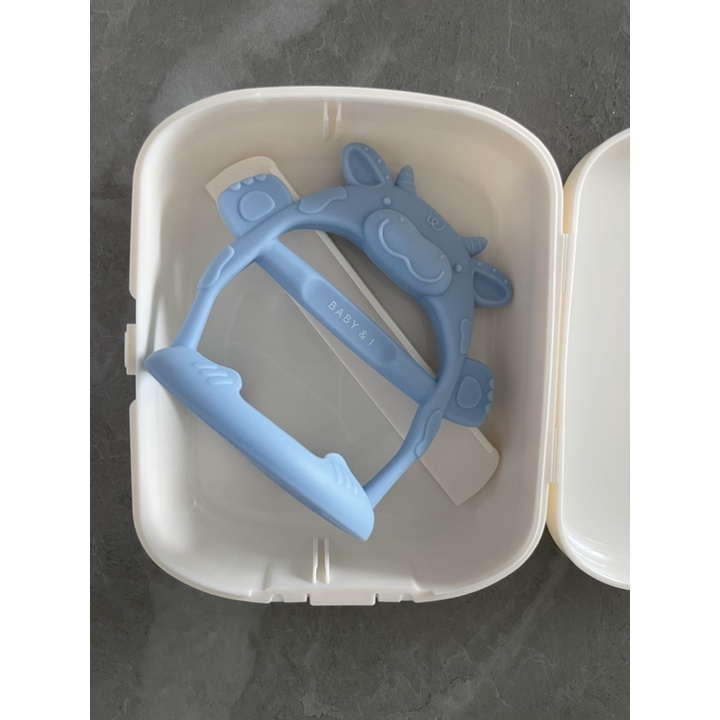 Gặm nướu sillicone hình chú bò Hãng Baby&I Hàn Quốc kèm hộp đựng vệ sinh