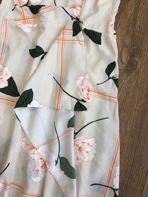 Đầm J. Tay-lor - xuất dư