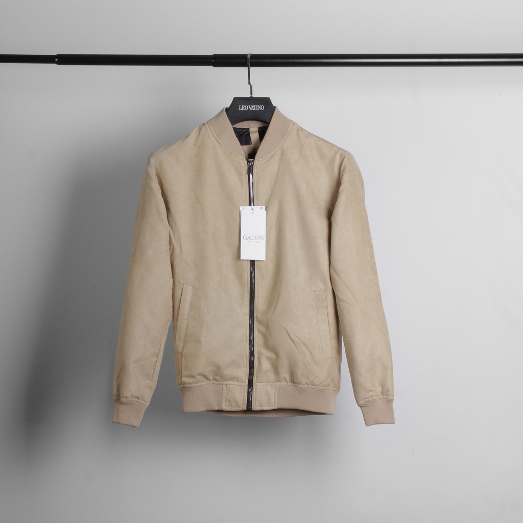 Áo khoác bomber da lộn .Đảm bảo ae mê tít khi cầm áo lên. Chất da lộn mềm mượt, chống nước và giá cả vừa túi tiền