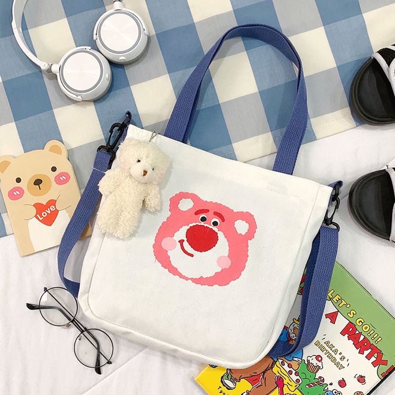 Túi Xách Đeo Vai Vải Bạt In Hình Gấu Dâu Tây Thời Trang Sành Điệu