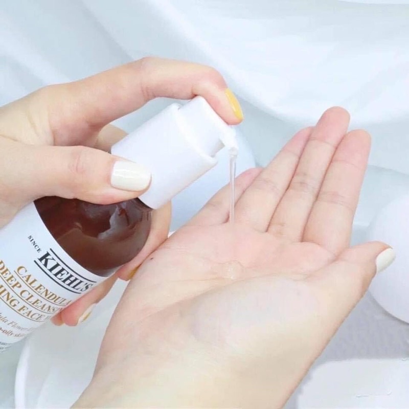 SỮA RỬA MẶT HOA CÚC KIEHL'S CALENDULA DEEP CLEASING FOAMING FACE WASH 230ml