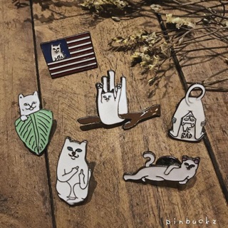 Pin cài áo mèo ngã cây (Ripndip)