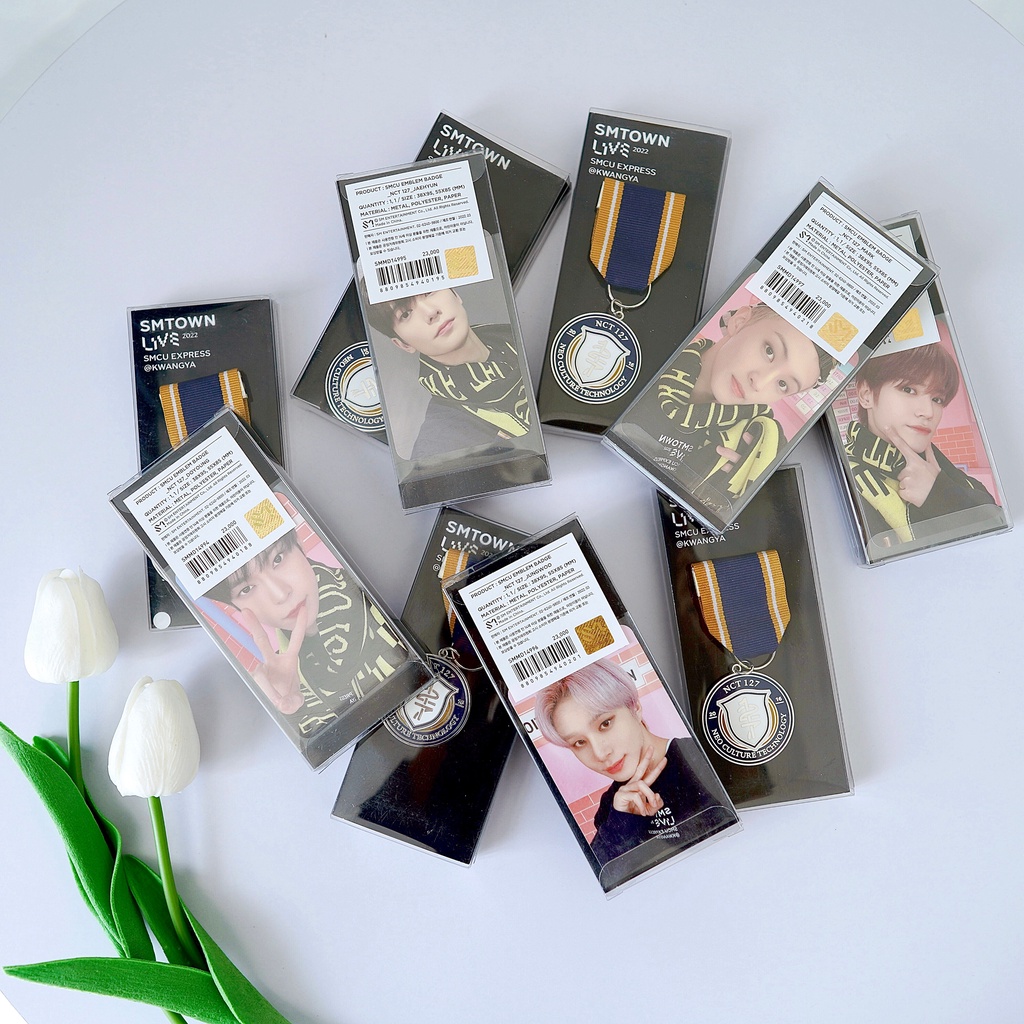 Thẻ ảnh + huy hiệu SMCU