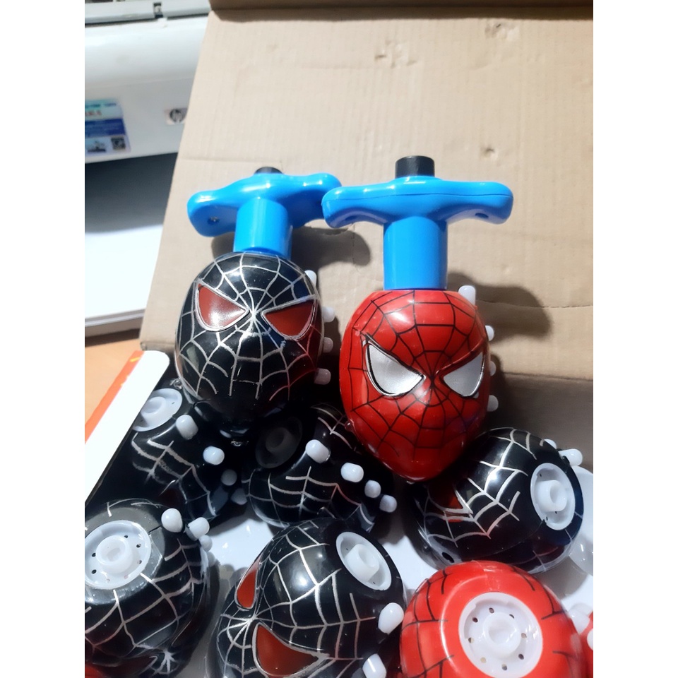 Con quay phát sáng có nhạc cho bé