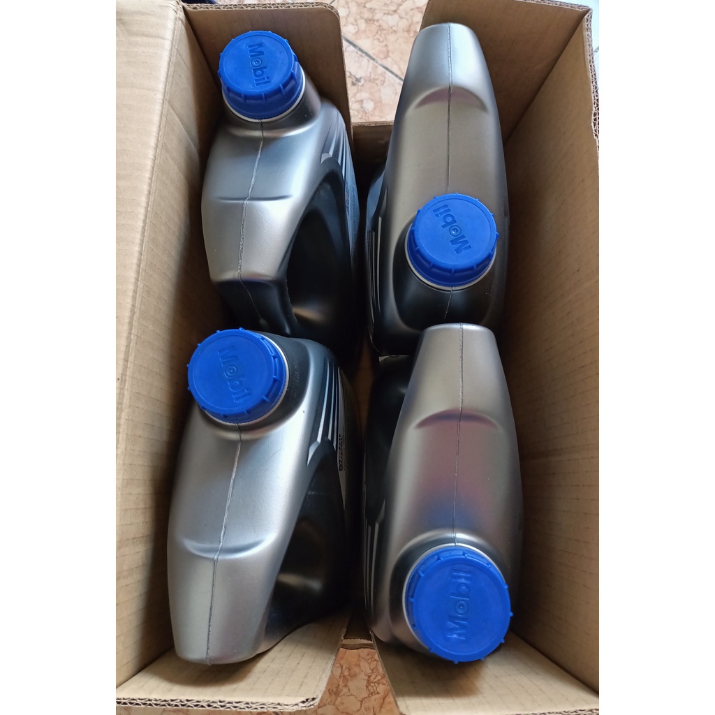 Dầu động cơ ô tô Mobil 10w40 chính hang 4L