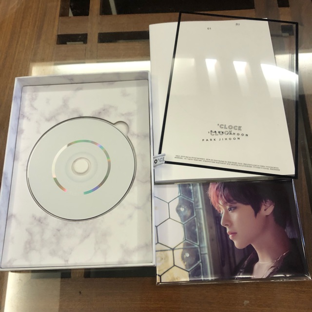 Album rỗng OCLOCK (có poster)